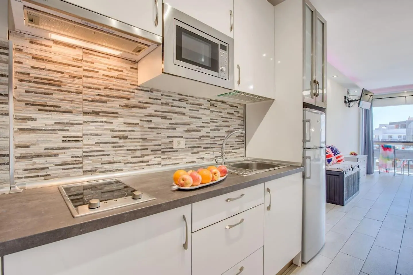 733 Wonderful Studio In Lasamericas! Wi-Fi Free! Playa de las Americas  Apartment Playa de las Americas (Tenerife)